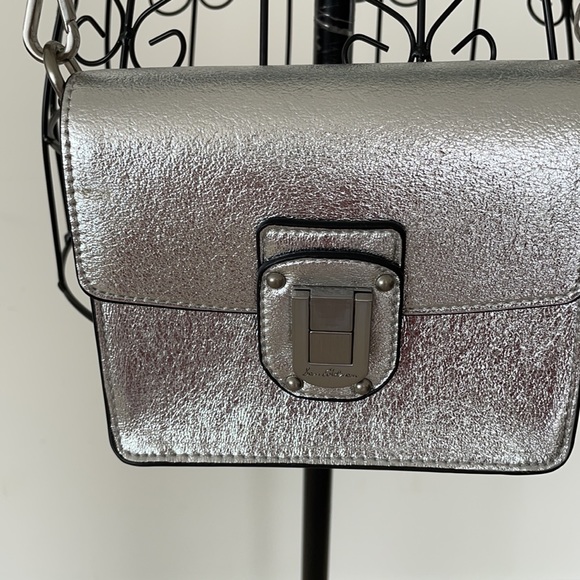 SAM EDELMAN METALLIC SILVER CROSSBODY - Picture 1 of 7